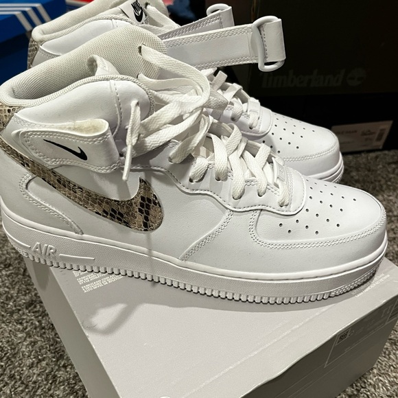 WMNS AIR FORCE 1 07 MID Size 11 - Picture 4 of 6